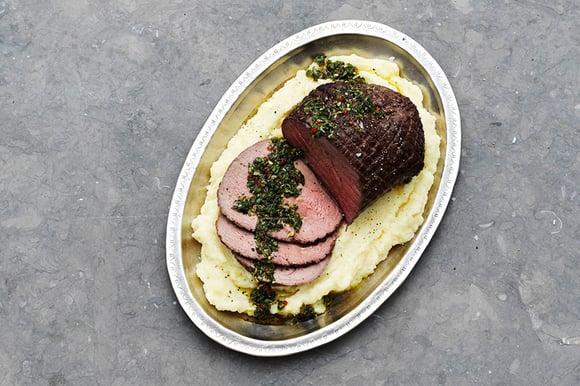 Älgstek med nordisk chimichurri och potatis- och palsternackspuré