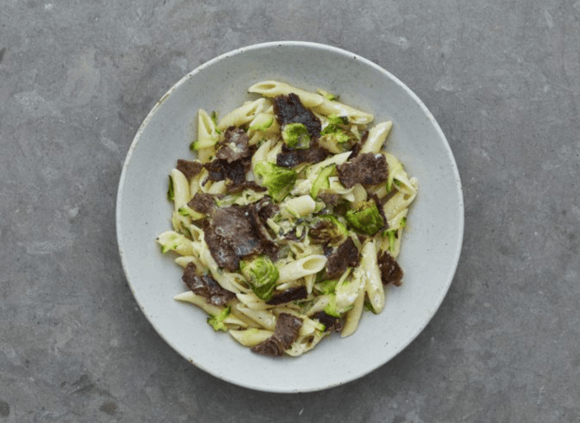 Kronhjortskav med krämig pasta penne