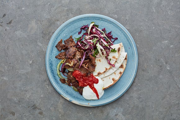 Kebab med kronhjortskav och gräddfil
