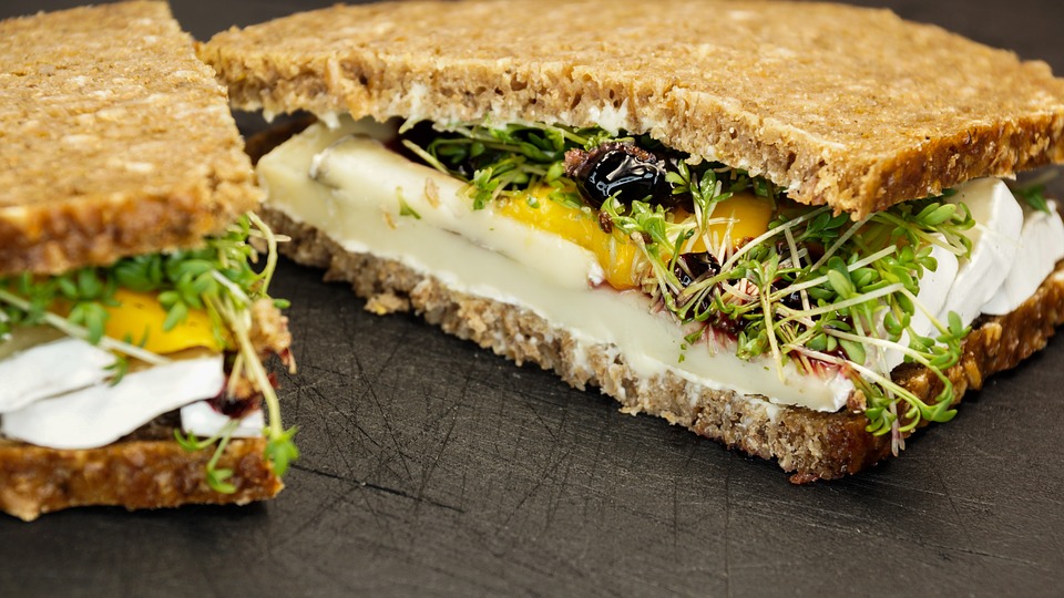 sandwich-mustaherukka